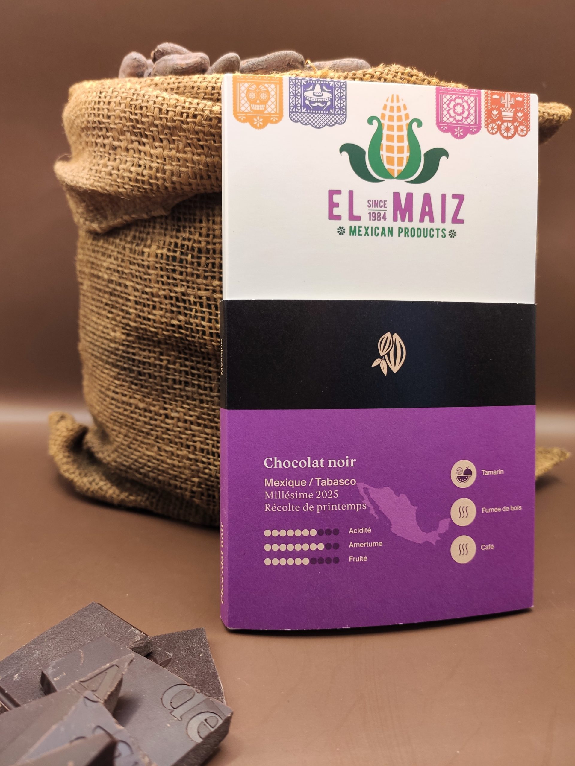 Une tablette de chocolat blanche et rose sur laquel on peut lire "El Maiz, Mexian products, since 1984".