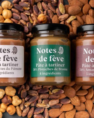 Trois pots de pâte à tartiner sur lesquels on peut lire: 55% Noisettes du Piémont, 3 ingrédients. 58% Pistaches de Bronte, 4 ingrédients. 70% amandes de Sicile, 3 ingrédients.